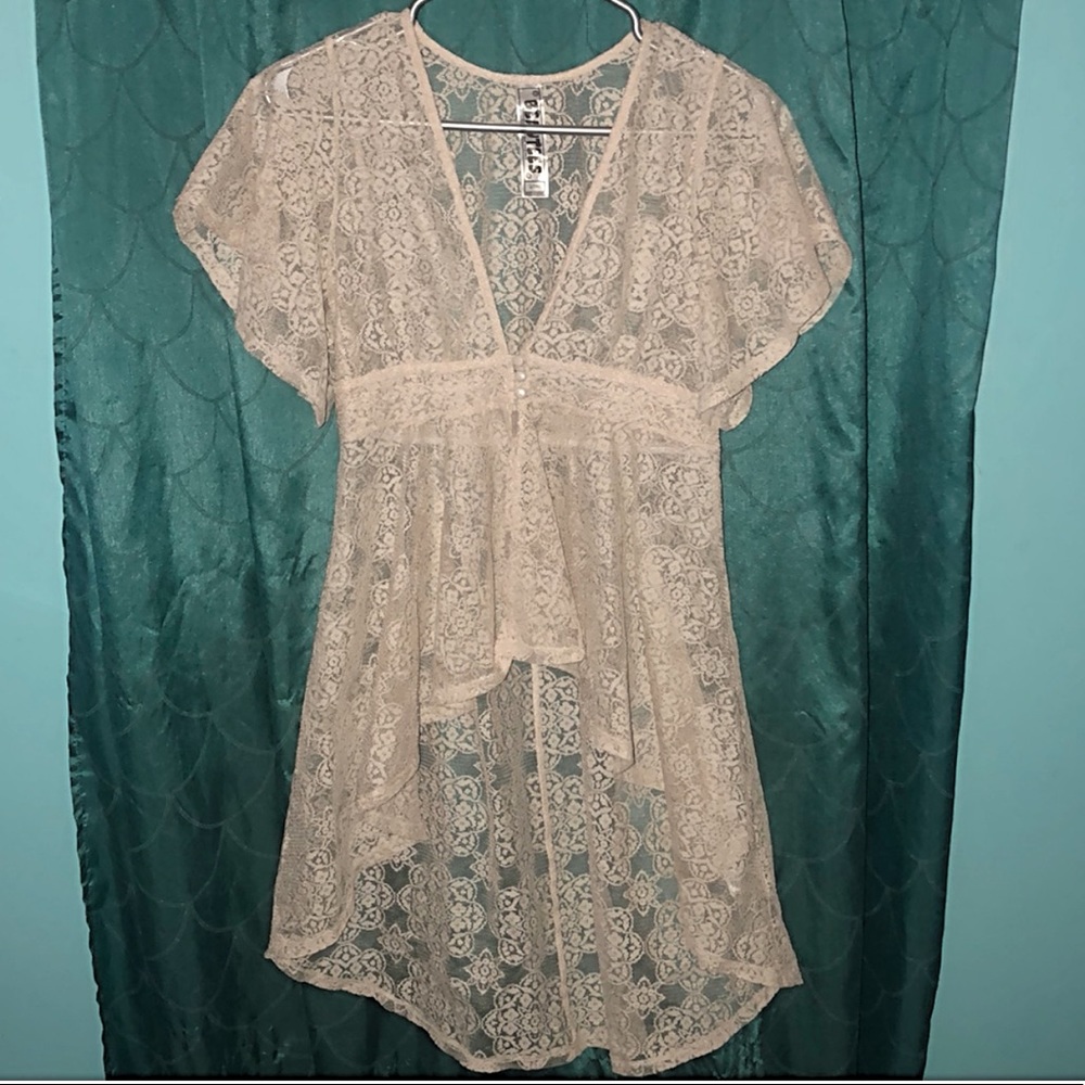 Lace flowing layering top
